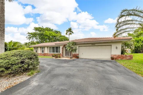 7541 SW 9th St, Plantation FL 33317