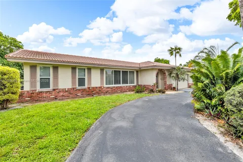 7541 SW 9th St, Plantation FL 33317