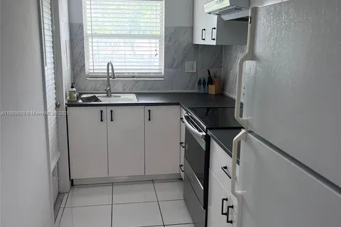 1425 Arthur St # 302A, Hollywood FL 33020