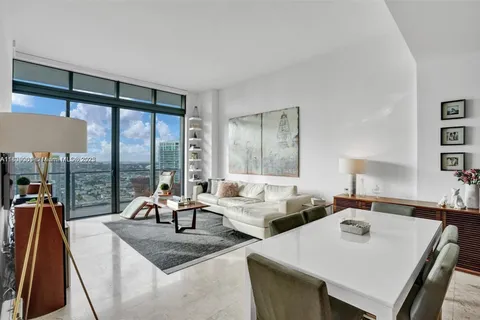 68 SE 6th St # 4010, Miami FL 33131
