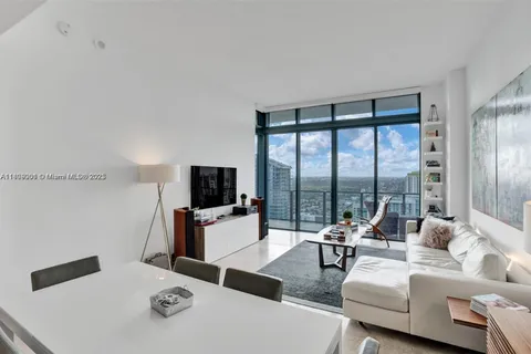 68 SE 6th St # 4010, Miami FL 33131