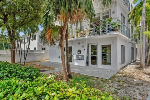 945 Michigan Ave # 8, Miami Beach FL 33139