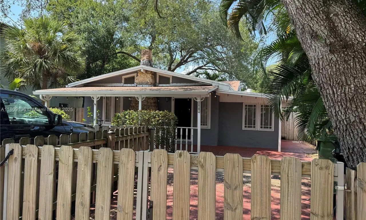 817 SW 4th Ct, Fort Lauderdale FL 33312