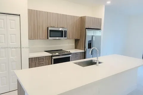 8151 104th # 4, Doral FL 33178