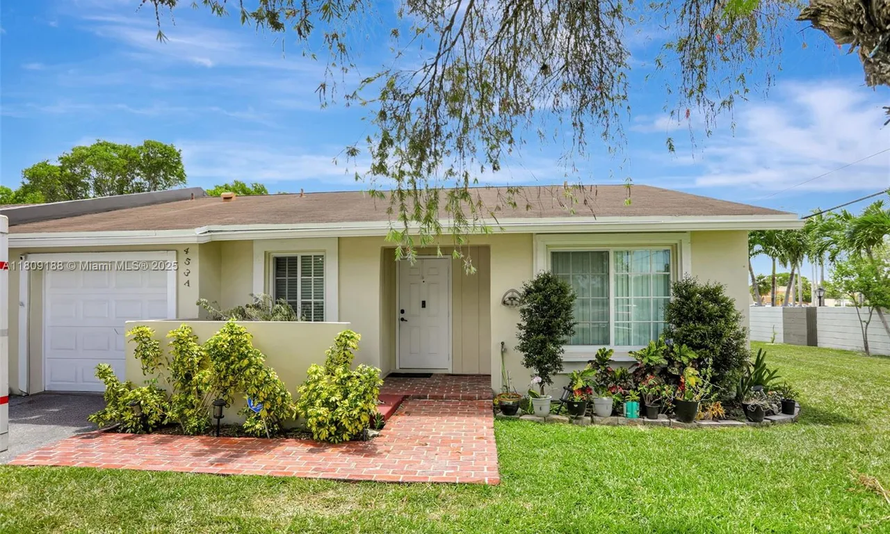 453 Lakewood Cir # A, Margate FL 33063