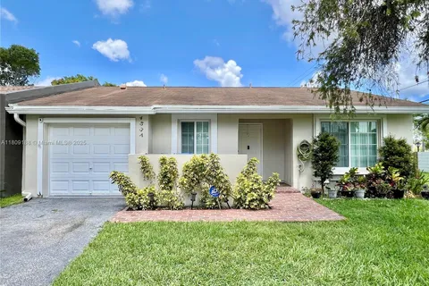 453 Lakewood Cir # A, Margate FL 33063
