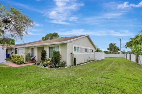 453 Lakewood Cir # A, Margate FL 33063