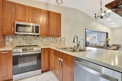 453 Lakewood Cir # A, Margate FL 33063
