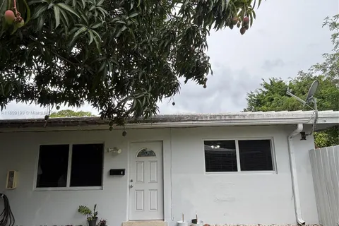 1061 NE 34th # 3, Oakland Park FL 33334