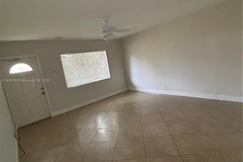 1061 NE 34th # 3, Oakland Park FL 33334