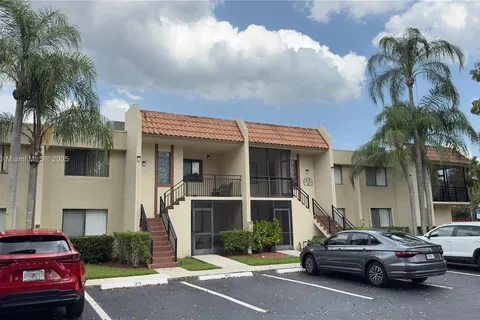 410 Lakeview Dr # 103, Weston FL 33326