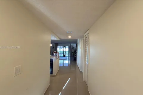 410 Lakeview Dr # 103, Weston FL 33326