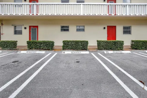4441 NW 16th St # J108, Lauderhill FL 33313