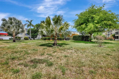 4441 NW 16th St # J108, Lauderhill FL 33313