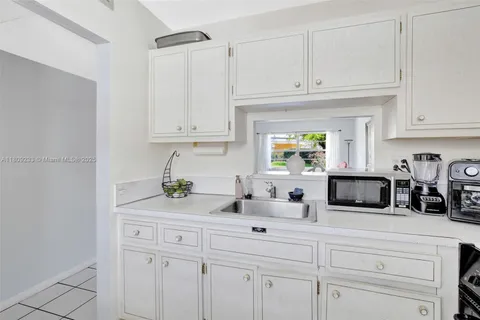 4441 NW 16th St # J108, Lauderhill FL 33313