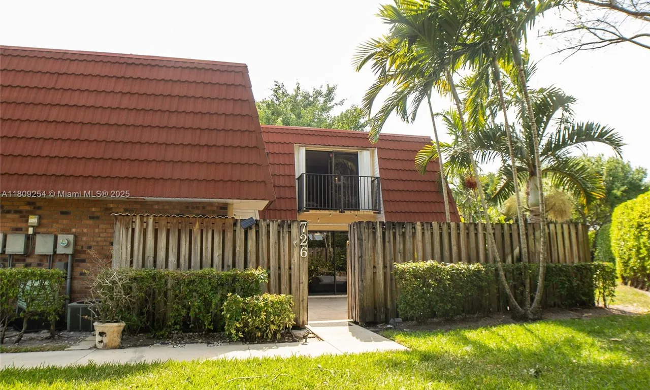 726 NW 98th Cir, Plantation FL 33324