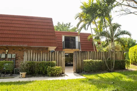 726 NW 98th Cir, Plantation FL 33324