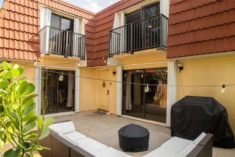 726 NW 98th Cir, Plantation FL 33324