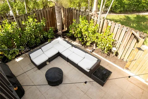 726 NW 98th Cir, Plantation FL 33324