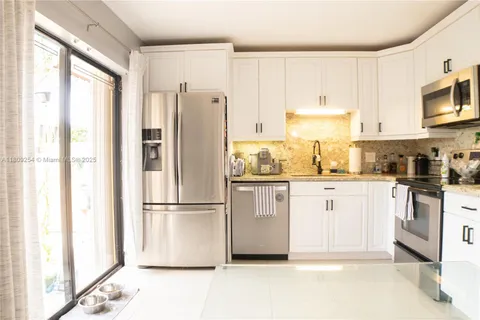 726 NW 98th Cir, Plantation FL 33324