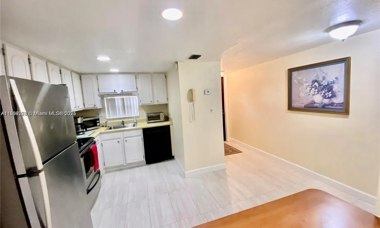 671 S Hollybrook Dr # 104, Pembroke Pines FL 33025