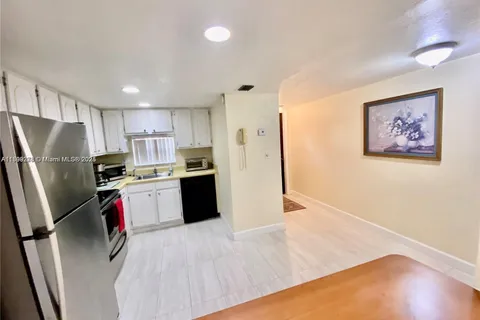 671 S Hollybrook Dr # 104, Pembroke Pines FL 33025