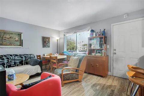 3101 SW 27th Ave # 203, Miami FL 33133