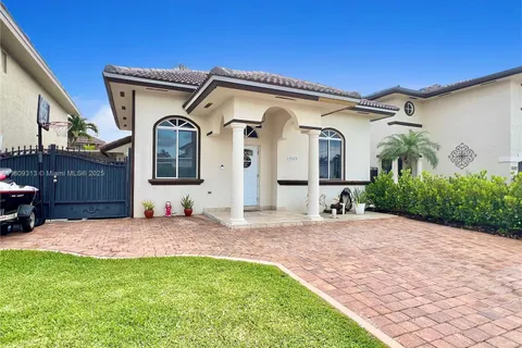 15333 SW 40th Ter, Miami FL 33185