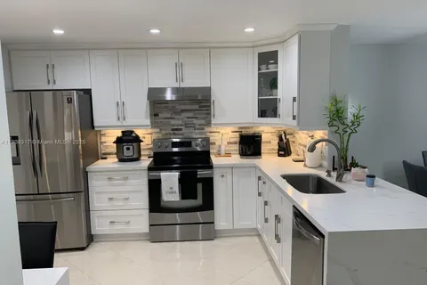 1051 Sorrento Dr, Weston FL 33326