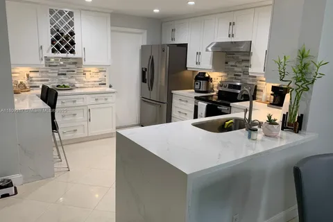 1051 Sorrento Dr, Weston FL 33326