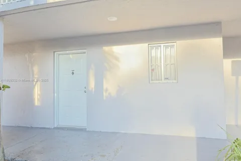 2730 W 76th St # 104, Hialeah FL 33016