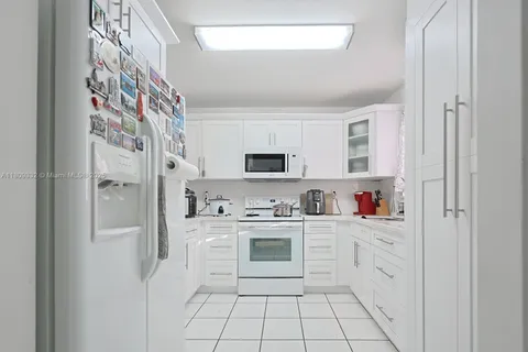 2730 W 76th St # 104, Hialeah FL 33016