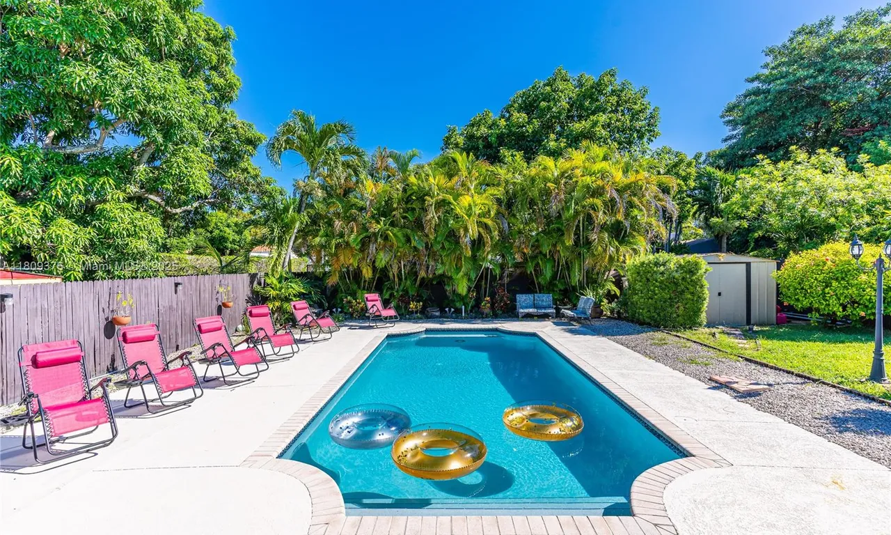 2960 SW 17th St, Miami FL 33145