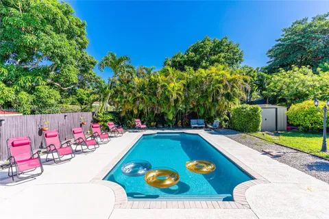 2960 SW 17th St, Miami FL 33145