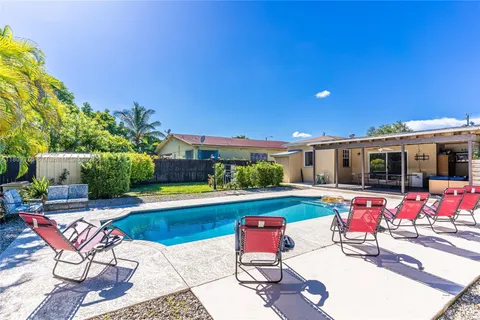 2960 SW 17th St, Miami FL 33145