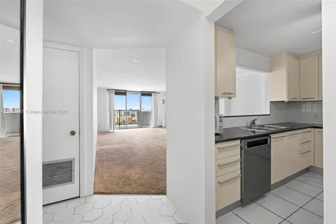 2780 NE 183rd St # 1911, Aventura FL 33160