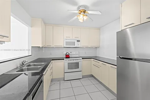 2780 NE 183rd St # 1911, Aventura FL 33160
