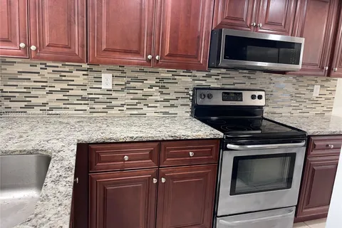 2961 SW 87th Ave # 313, Davie FL 33328