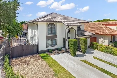 8900 NW 153rd Ter, Miami Lakes FL 33018
