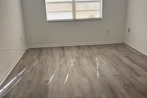 301 NW 177th St # 105, Miami Gardens FL 33169
