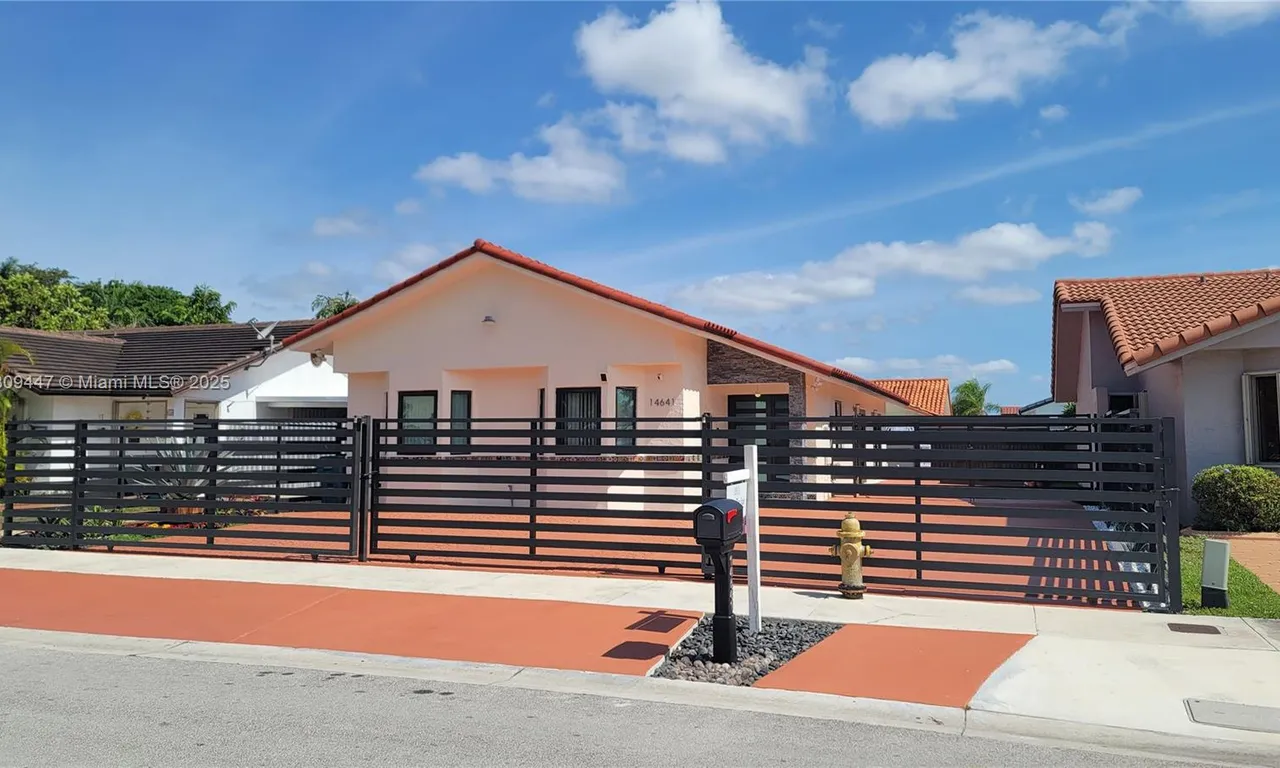 14641 SW 52nd St, Miami FL 33175