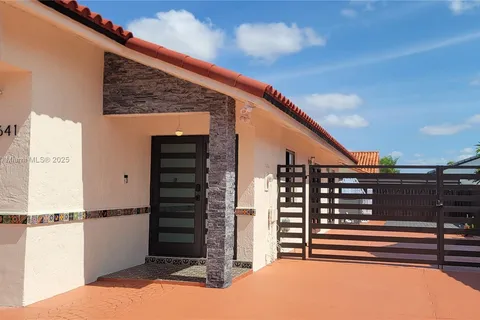 14641 SW 52nd St, Miami FL 33175
