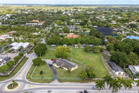 12201 SW 47th St, Miami FL 33175
