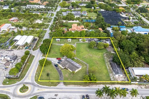 12201 SW 47th St, Miami FL 33175