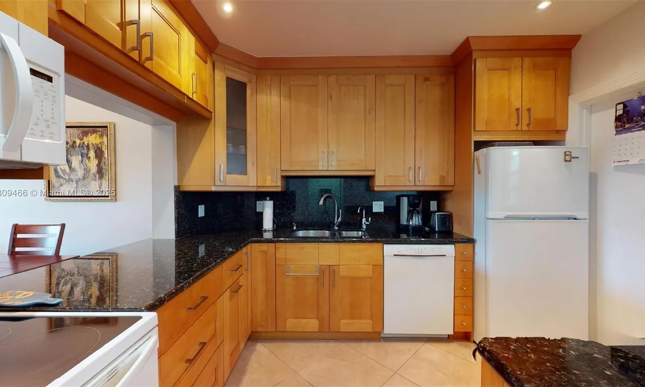 329 SE 3rd St # 402P, Hallandale Beach FL 33009