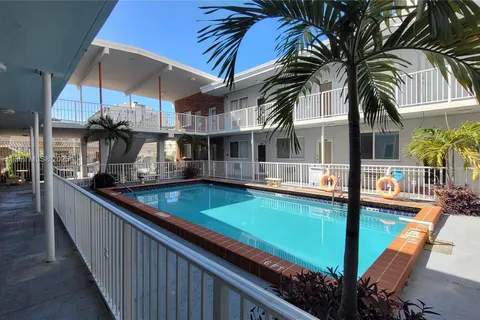 305 69th St # 106, Miami Beach FL 33141