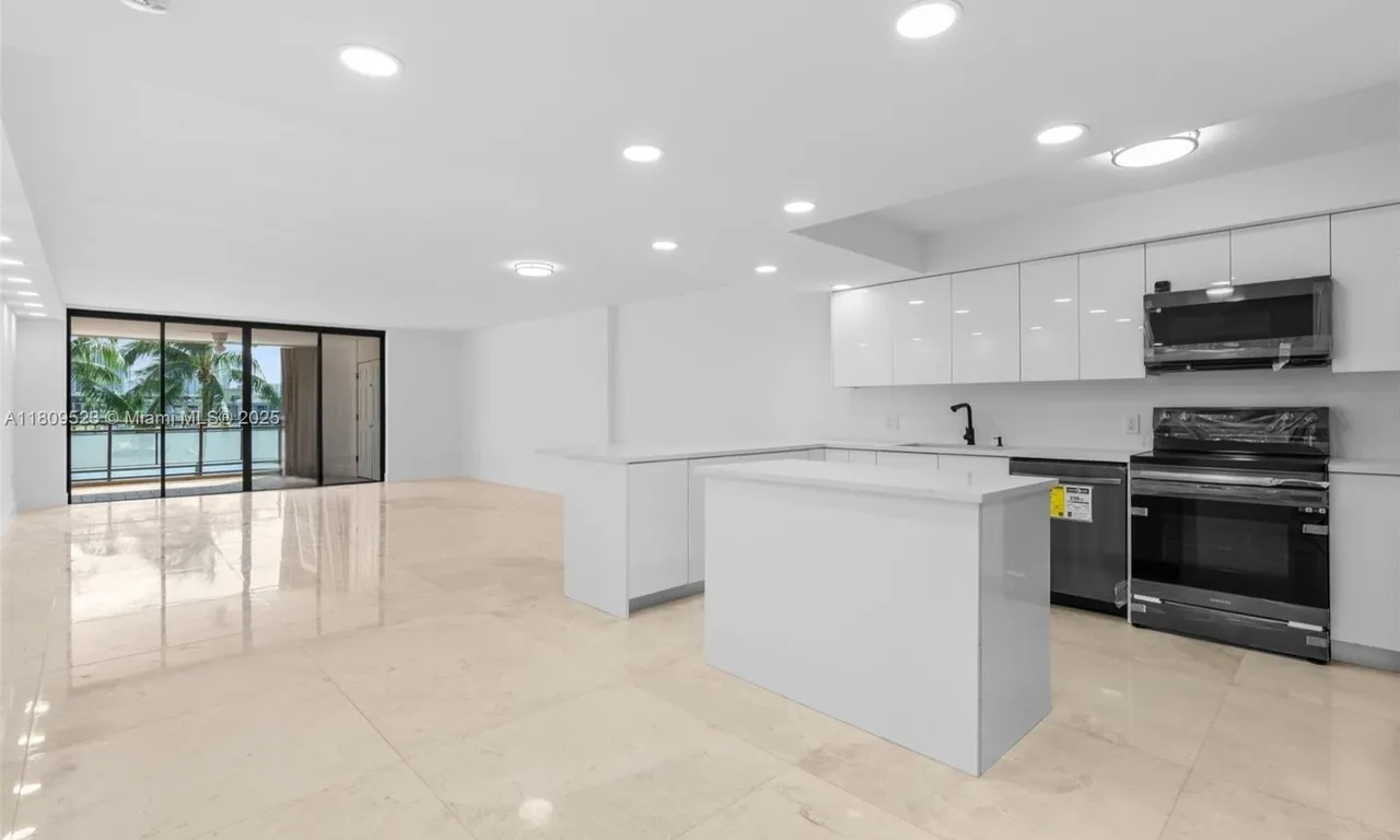 2300 Diana Dr # 302, Hallandale Beach FL 33009