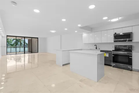 2300 Diana Dr # 302, Hallandale Beach FL 33009