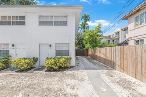 938 SW 6th St # 8, Miami FL 33130