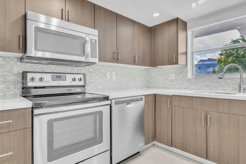 9373 Fontainebleau Blvd # K224, Miami FL 33172